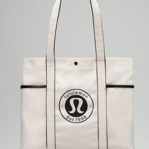 Lululemon daily multi-pocket tote canvas (one size)- NWT